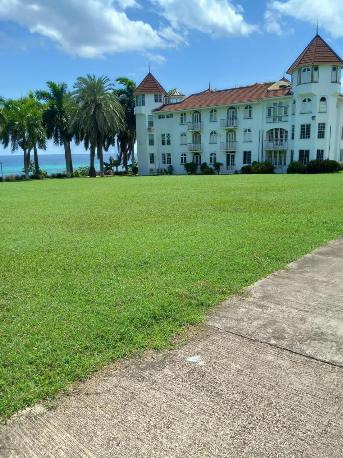 Seacastle Deluxe Studio Montego Bay Exterior photo